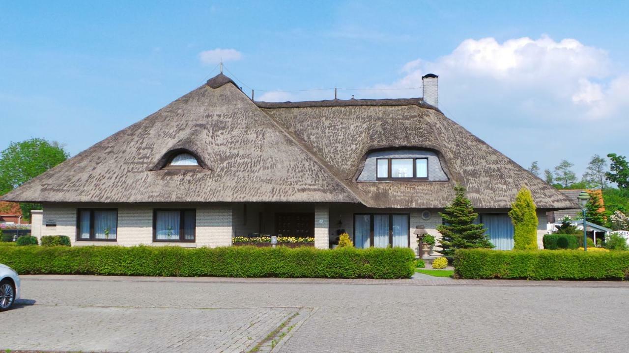 Ferien Im Reetdachhaus Apartment Berumerfehn Luaran gambar